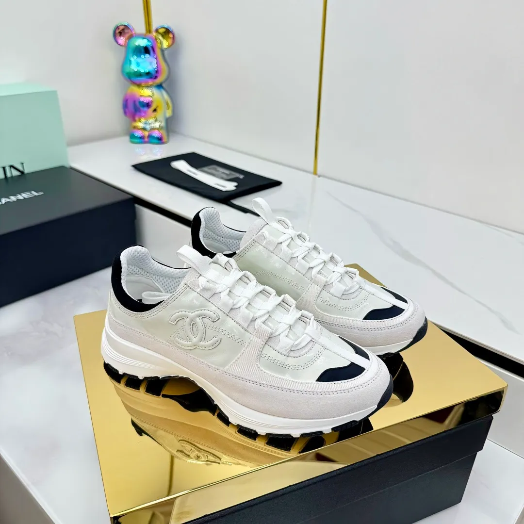 👟👟Ex-factory price 600👟👟High quality! ! ! CHANEL Chanel 25A latest thick-soled casual sports shoes. The counter is synchronized. The counter is very popular. It is a shoe that is very difficult to buy. The most popular thick-soled casual shoes on the Internet. As you can imagine, the most popular thick-soled casual shoes can not be missed. It has both good looks and comfort. Simple and versatile. The thick sole increases the height and is super versatile. Whoever wears it will look better. Upper: cowhide stitching. Lining: breathable mesh. Outsole: TPU original outsole. Size: 35-41 👉